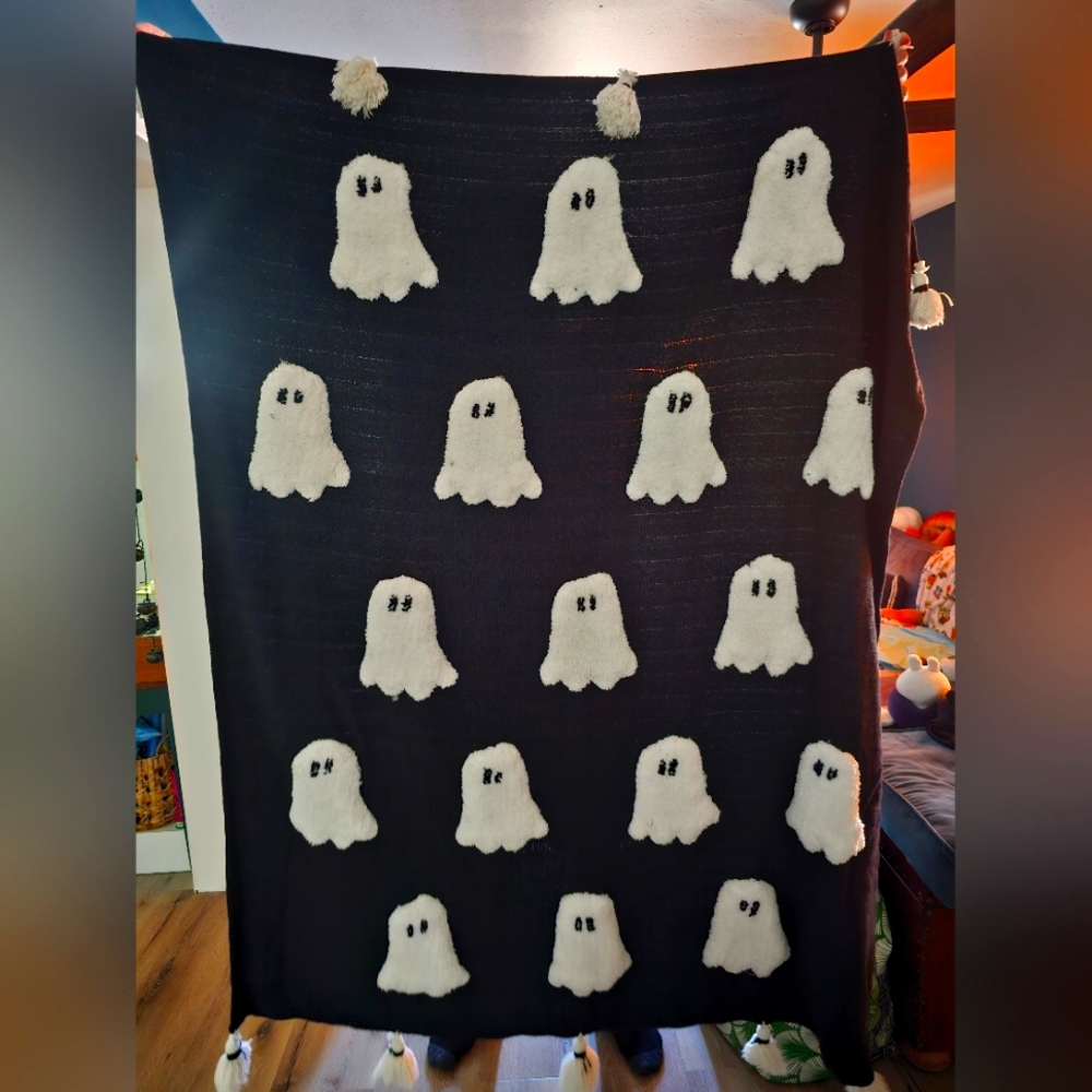 Tiktok viral Halloween Rachel Zoe Ghost Blanket